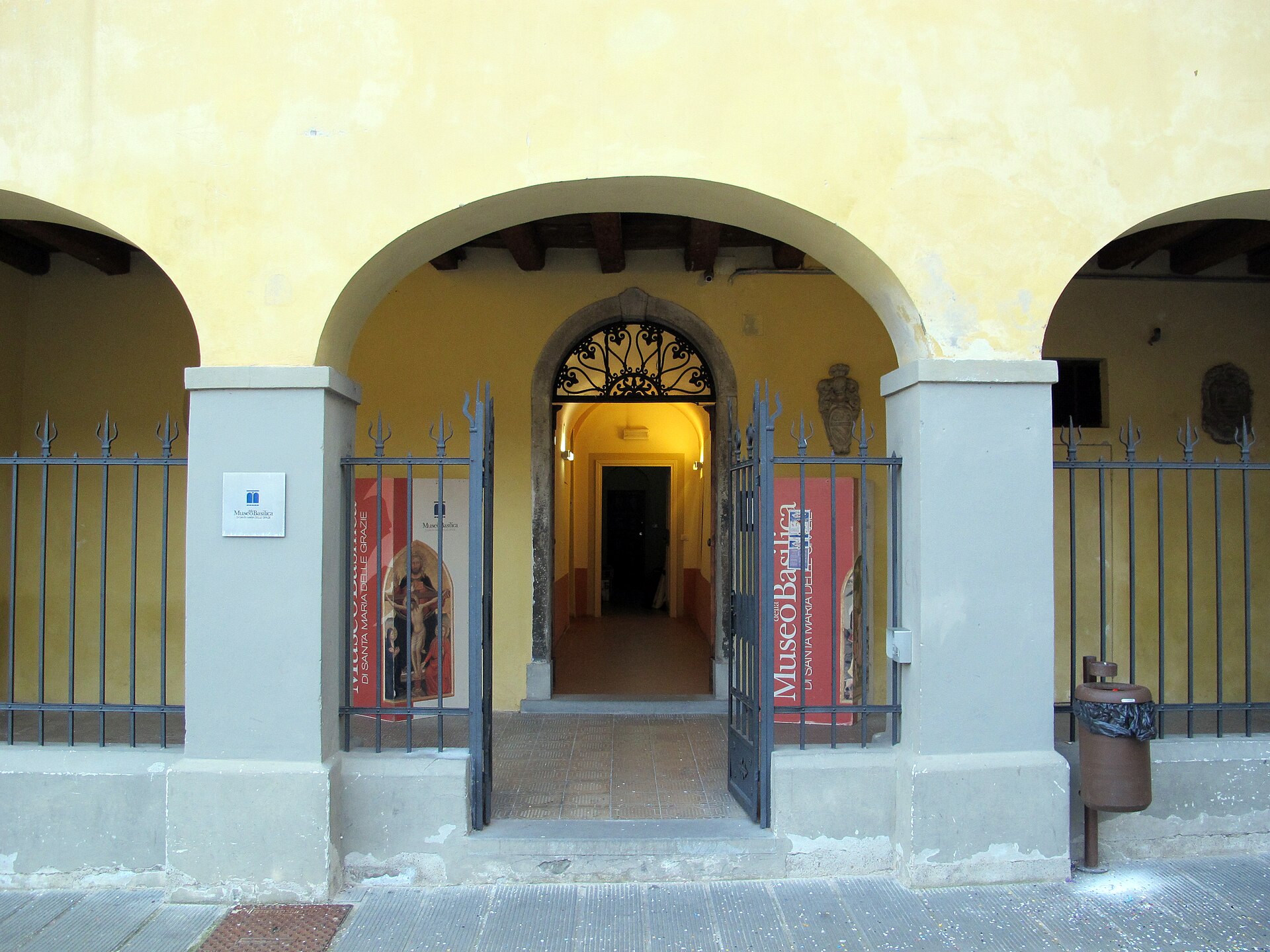 Imagem de referência de Museu da Basílica de Santa Maria delle Grazie, descrito nos dados abertos como museu italiano