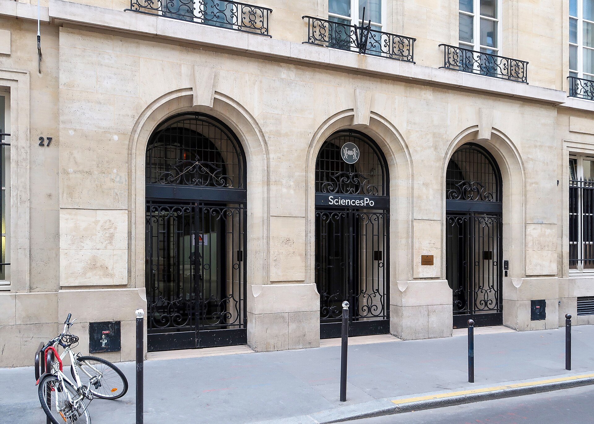 Imagem de referência de Instituto de Estudos Políticos de Paris, descrito nos dados abertos como instituição pública francesa de ensino superior especializada nas áreas de Ciências Humanas e Sociais