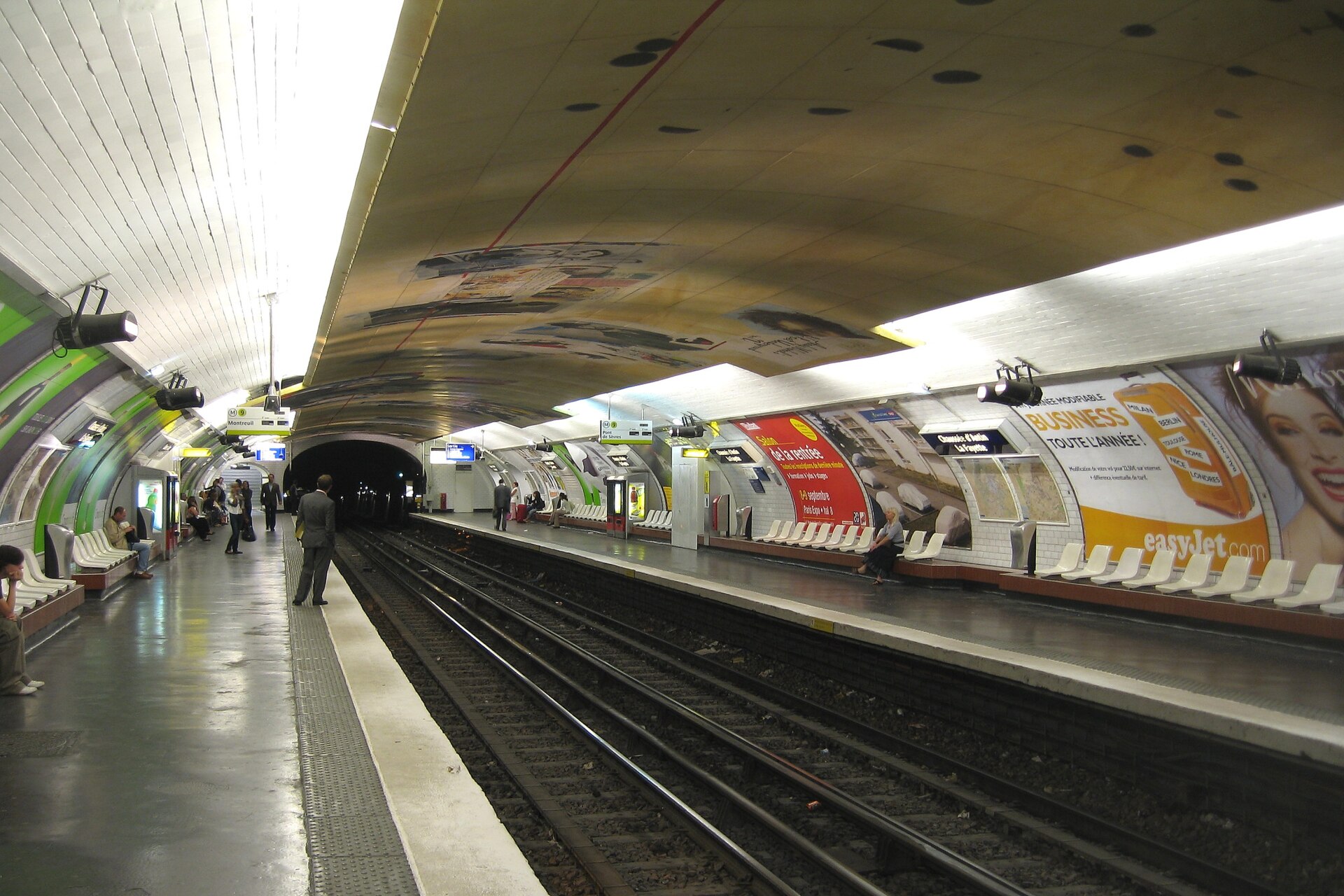 Imagem de referência de Chaussée d'Antin - La Fayette, descrito nos dados abertos como estação do Metropolitano de Paris