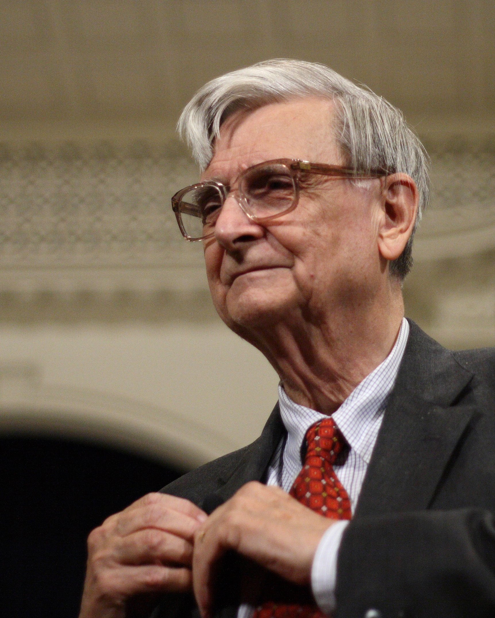 Imagem de referência relacionada a Edward O. Wilson, item descrito como renomado biólogo americano