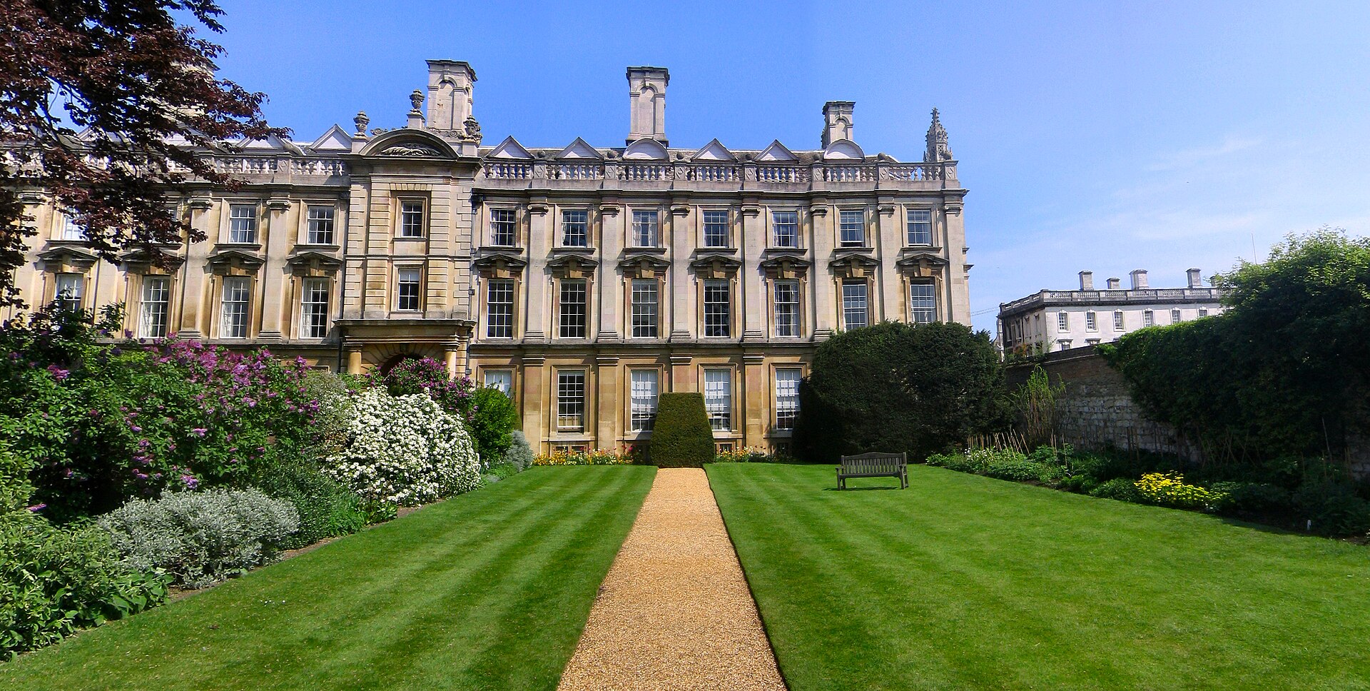 Imagem de referência de Clare College, descrito nos dados abertos como faculdade da Universidade de Cambridge
