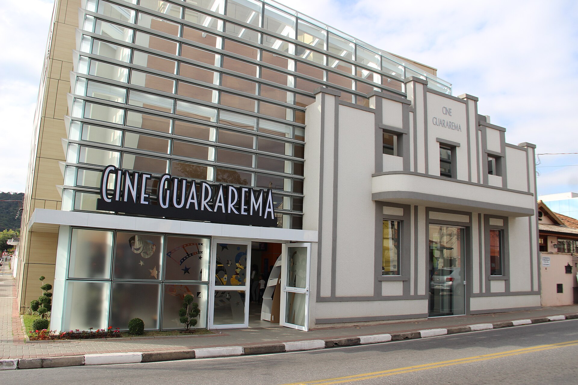 Imagem de referência de Centerplex Guararema, descrito nos dados abertos como sala de cinema da cidade de Guararema, São Paulo