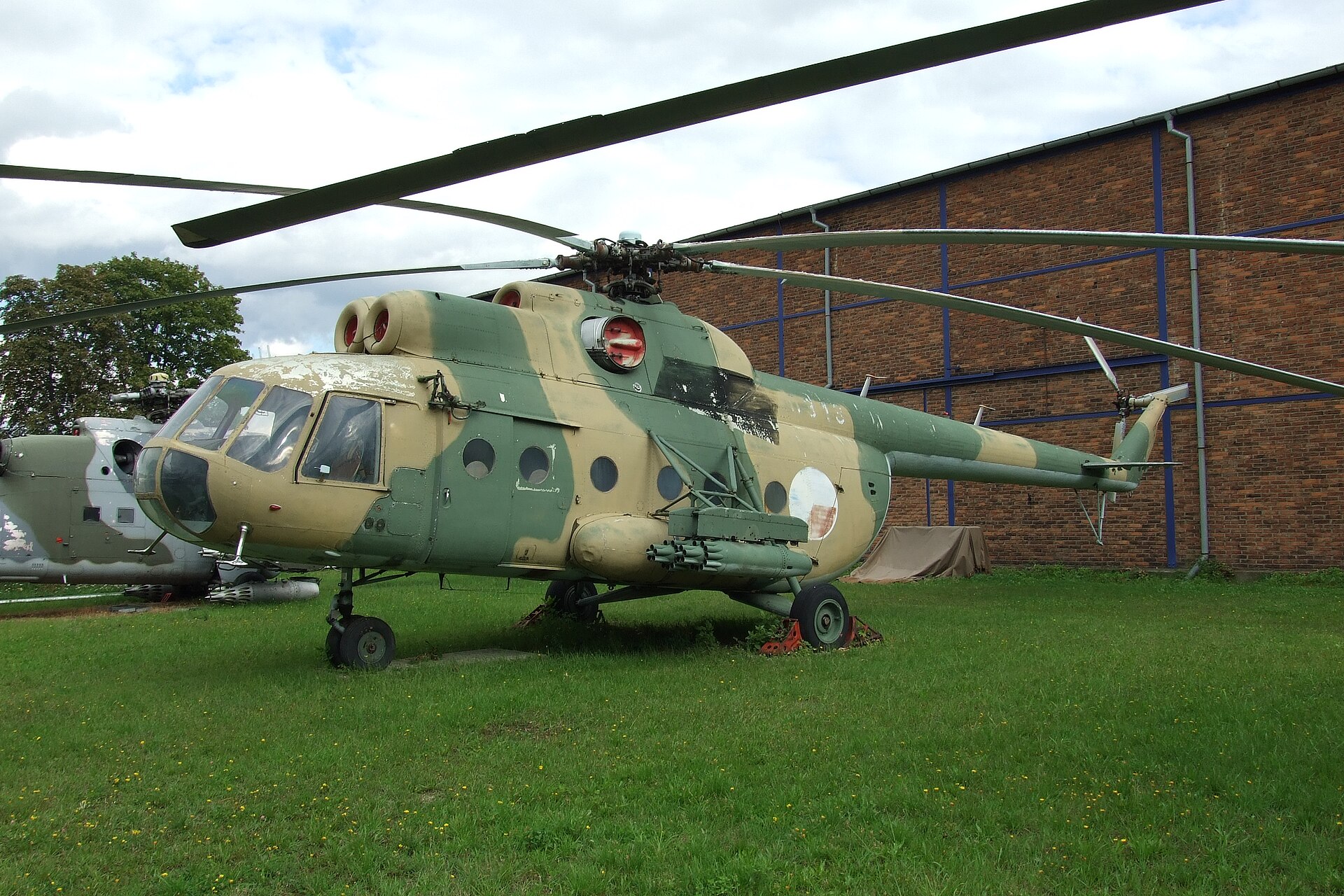Imagem de referência de Mil Mi-8, descrito nos dados abertos como helicóptero soviético