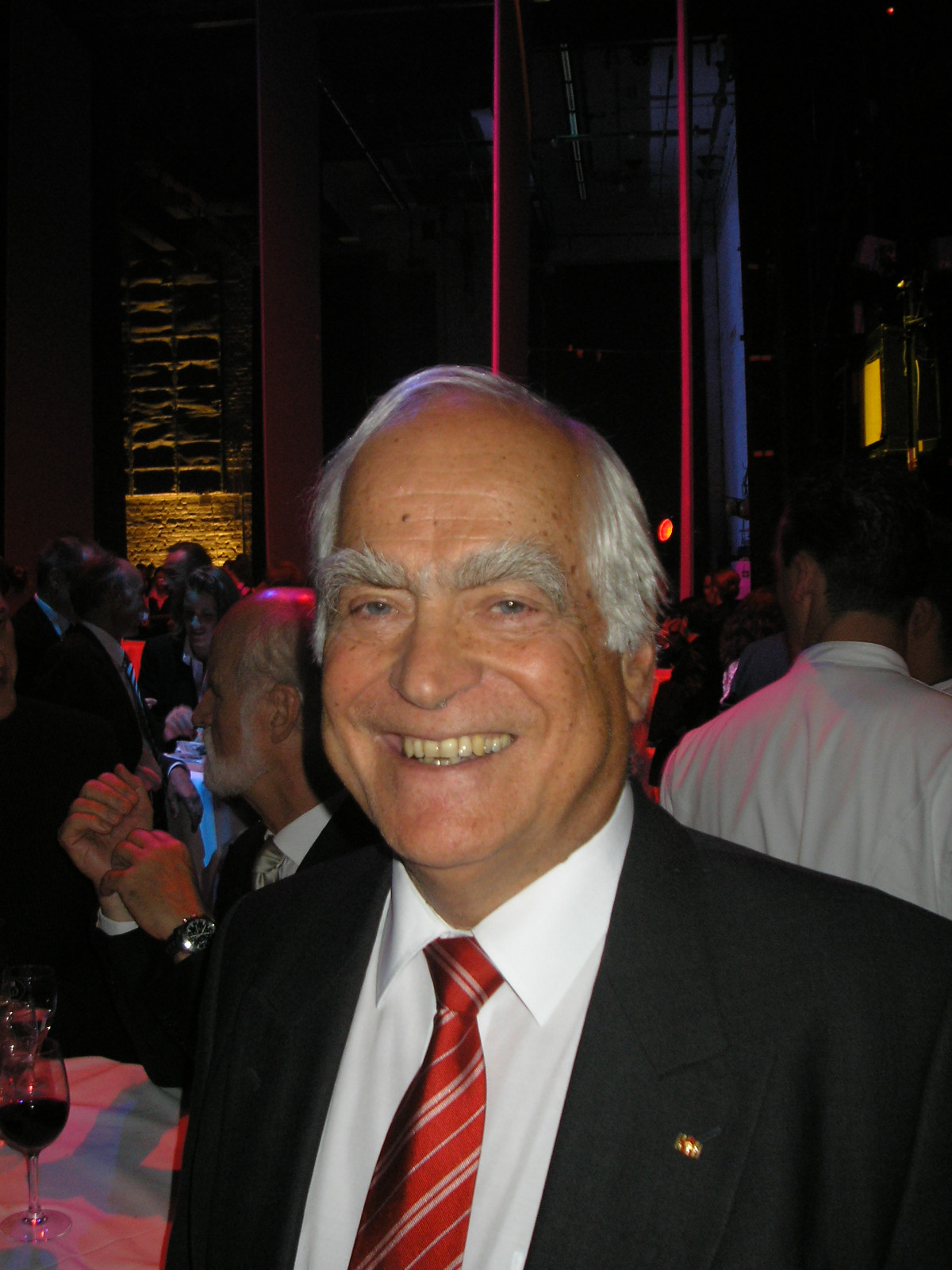 Imagem de referência de Peter Eigen, descrito nos dados abertos como professor académico alemão