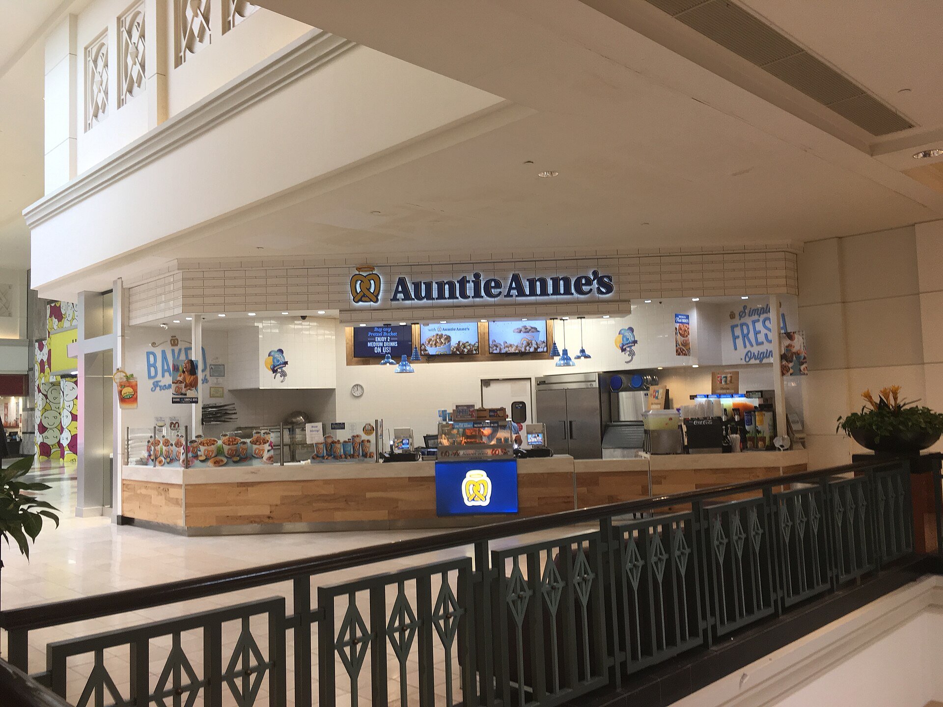 Imagem de referência relacionada a Auntie Anne's, item descrito como cadeia de restaurantes americana