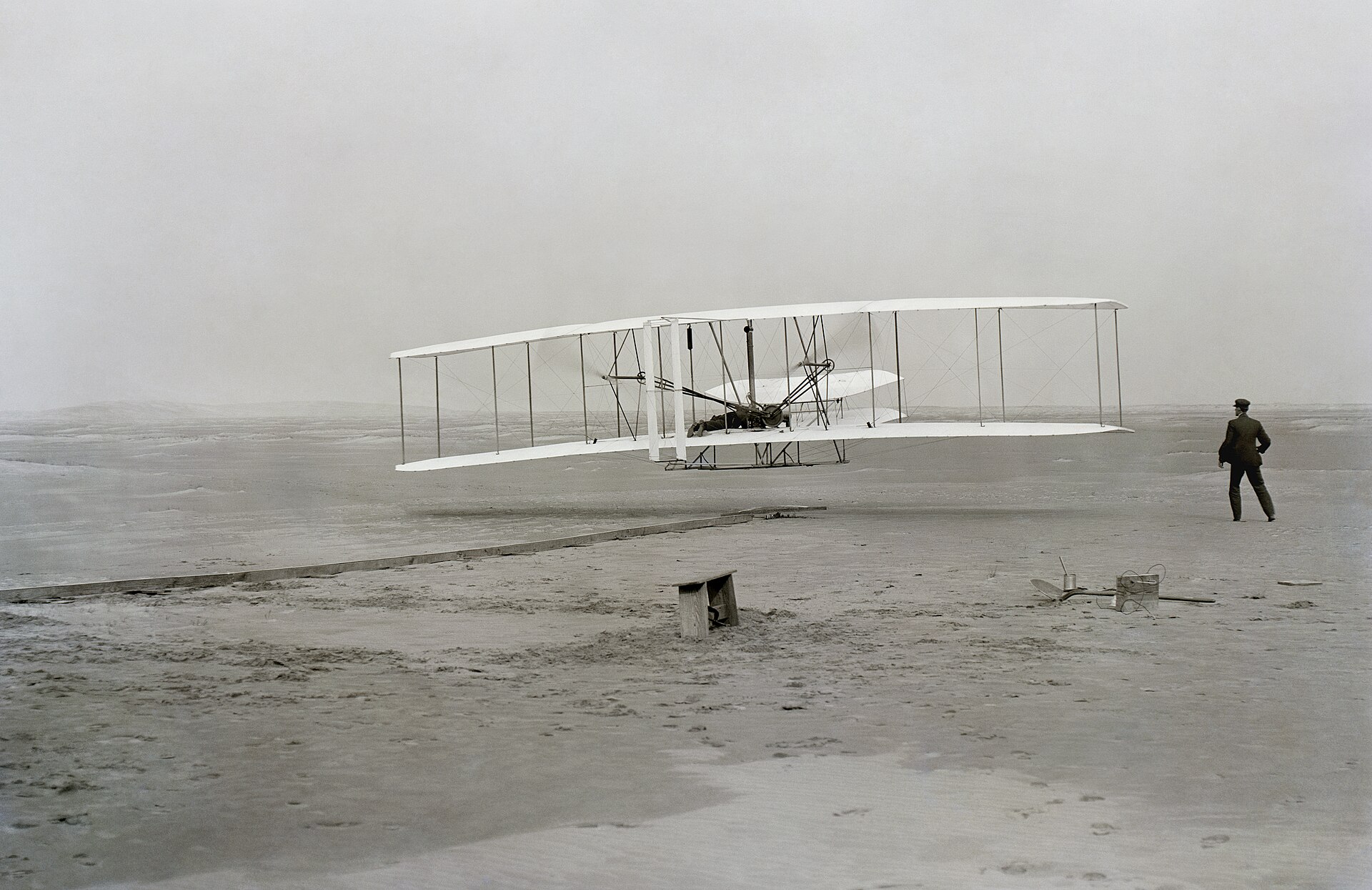 Imagem de referência de Wright Flyer, descrito nos dados abertos como primeira aeronave motorizada construída pelos Irmãos Wright
