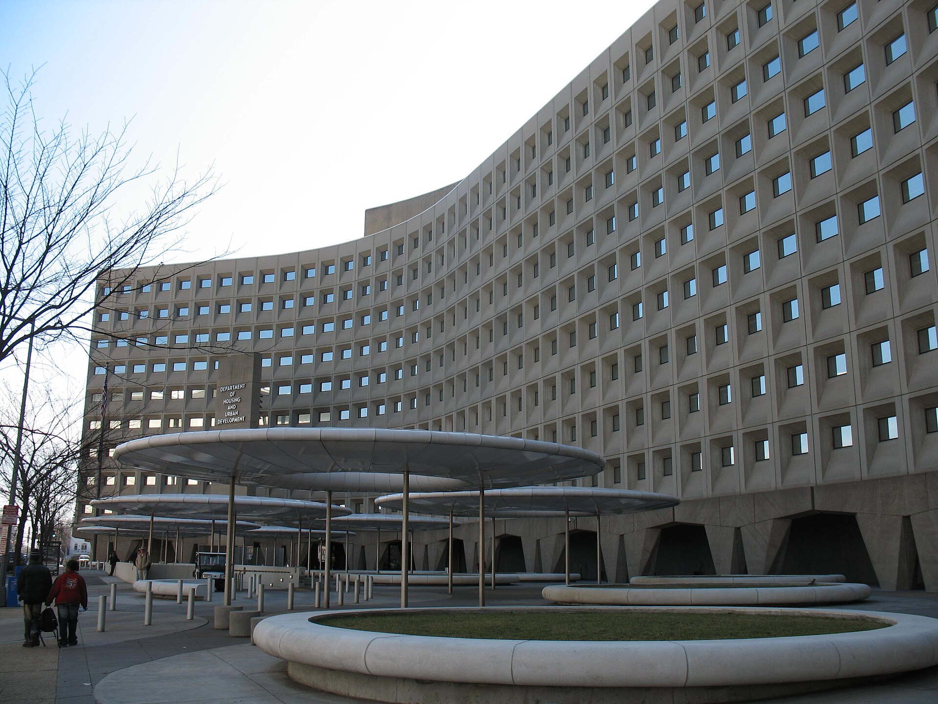 Imagem de referência de Departamento de Habitação e Desenvolvimento Urbano dos Estados Unidos, descrito nos dados abertos como departamento executivo do governo federal dos Estados Unidos