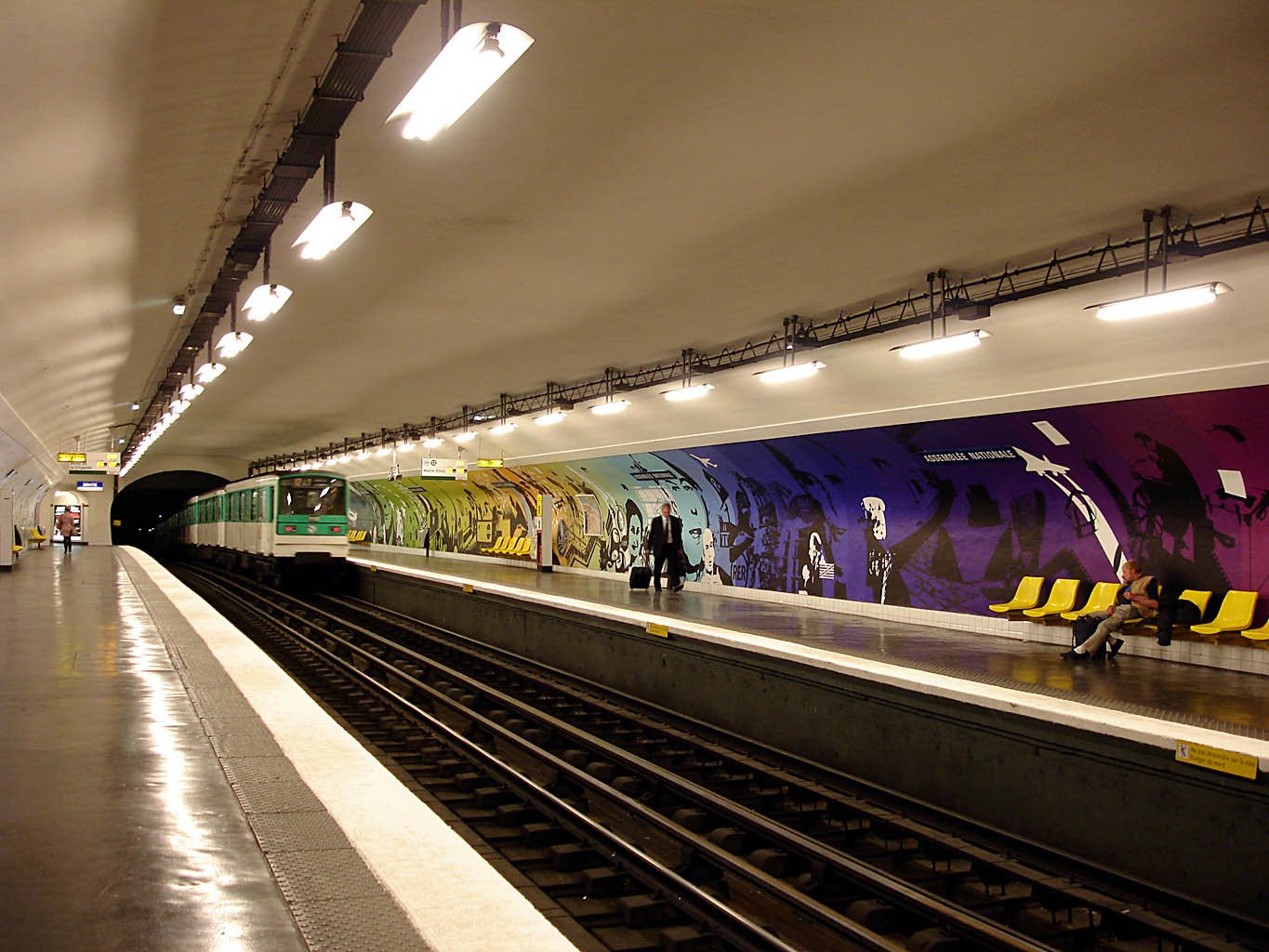 Imagem de referência de Assemblée nationale, descrito nos dados abertos como estação do Metropolitano de Paris