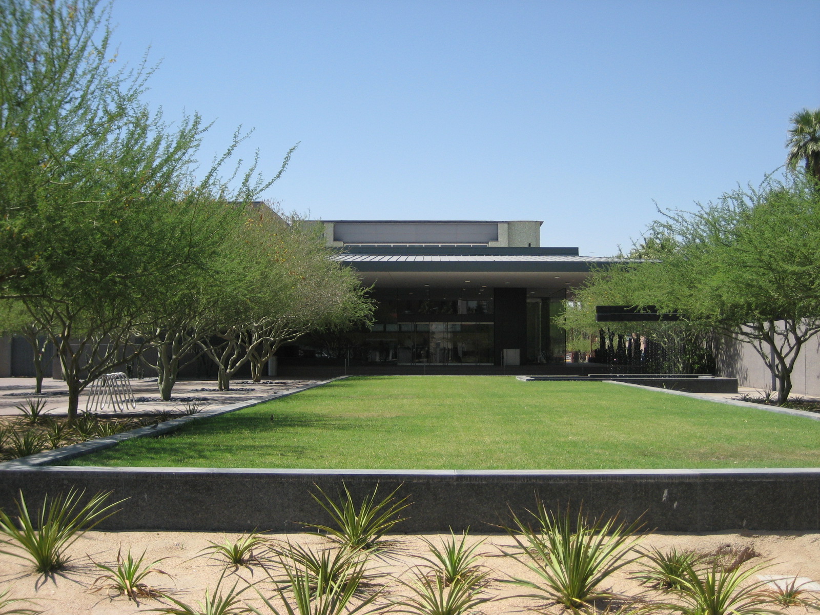 Imagem de referência de Phoenix Art Museum, descrito nos dados abertos como museu de arte em Phoenix, Arizona