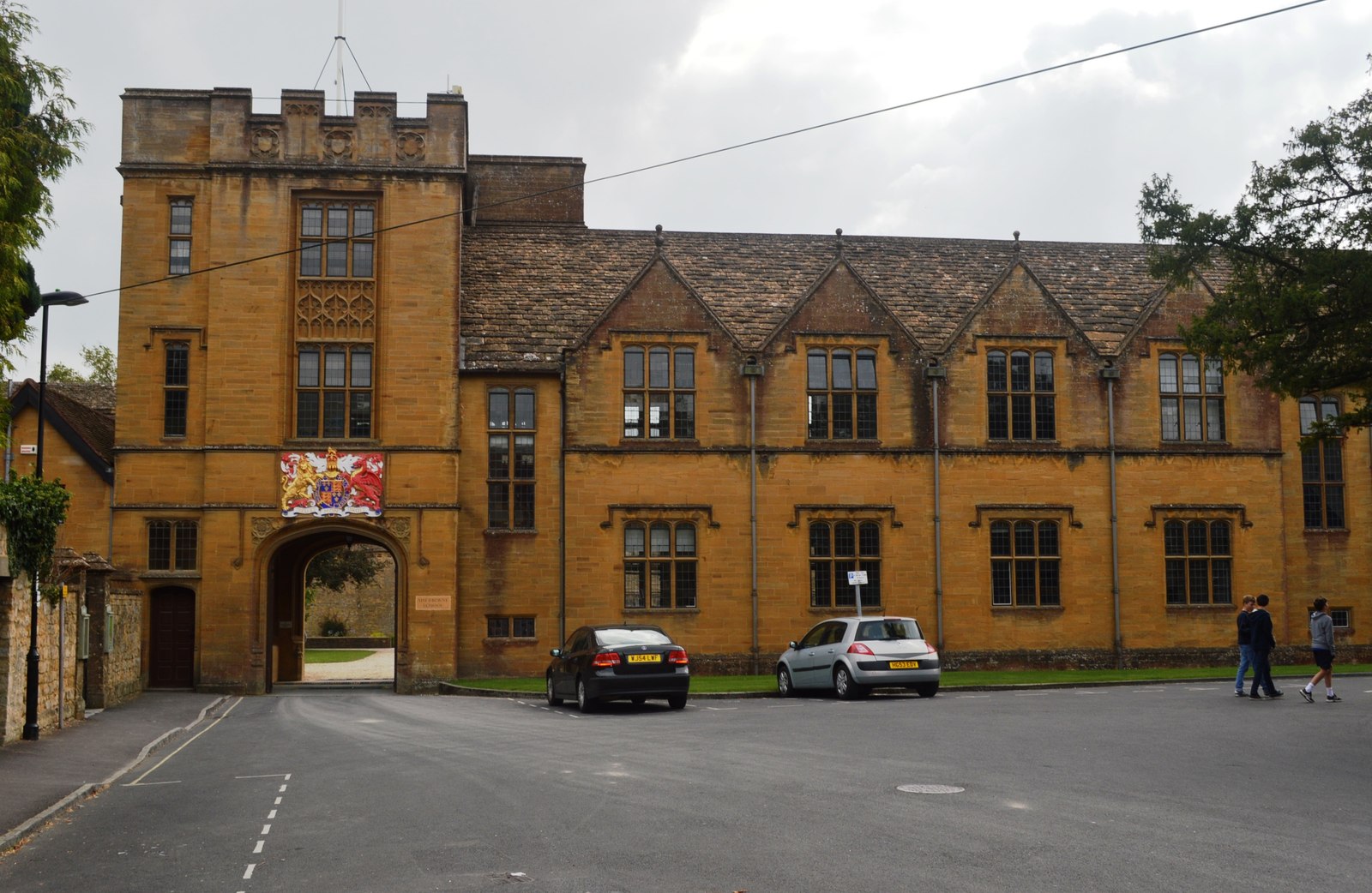 Imagem de referência de Sherborne School, descrito nos dados abertos como escola pública em Sherborne, Dorset, Reino Unido