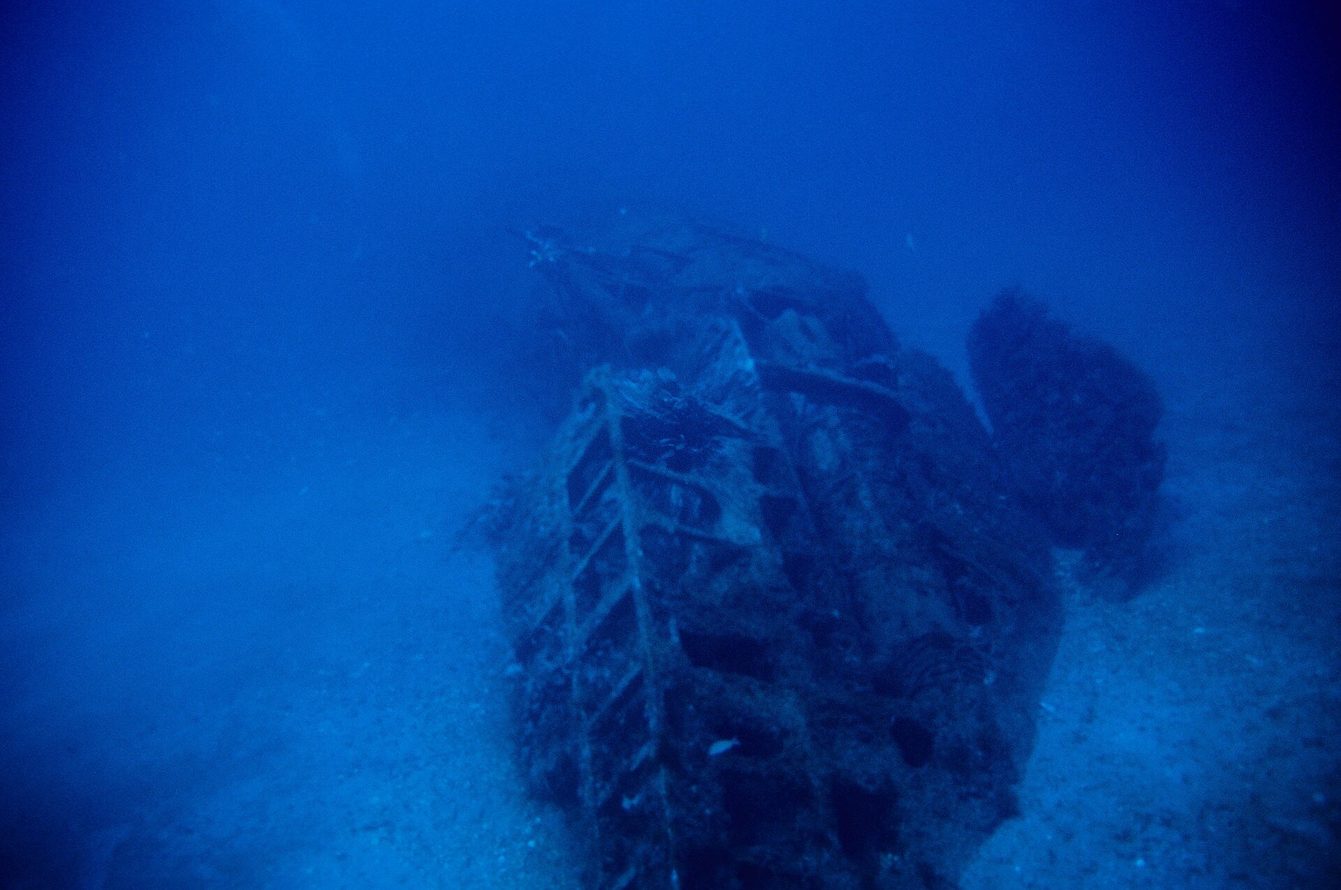 Imagem de referência de U-352, descrito nos dados abertos como submarino alemão da segunda guerra mundial