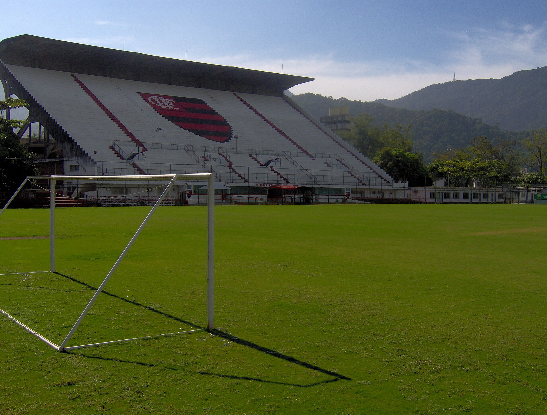 Imagem de referência de Estádio da Gávea, descrito nos dados abertos como estádio em Rio de Janeiro, Brasil