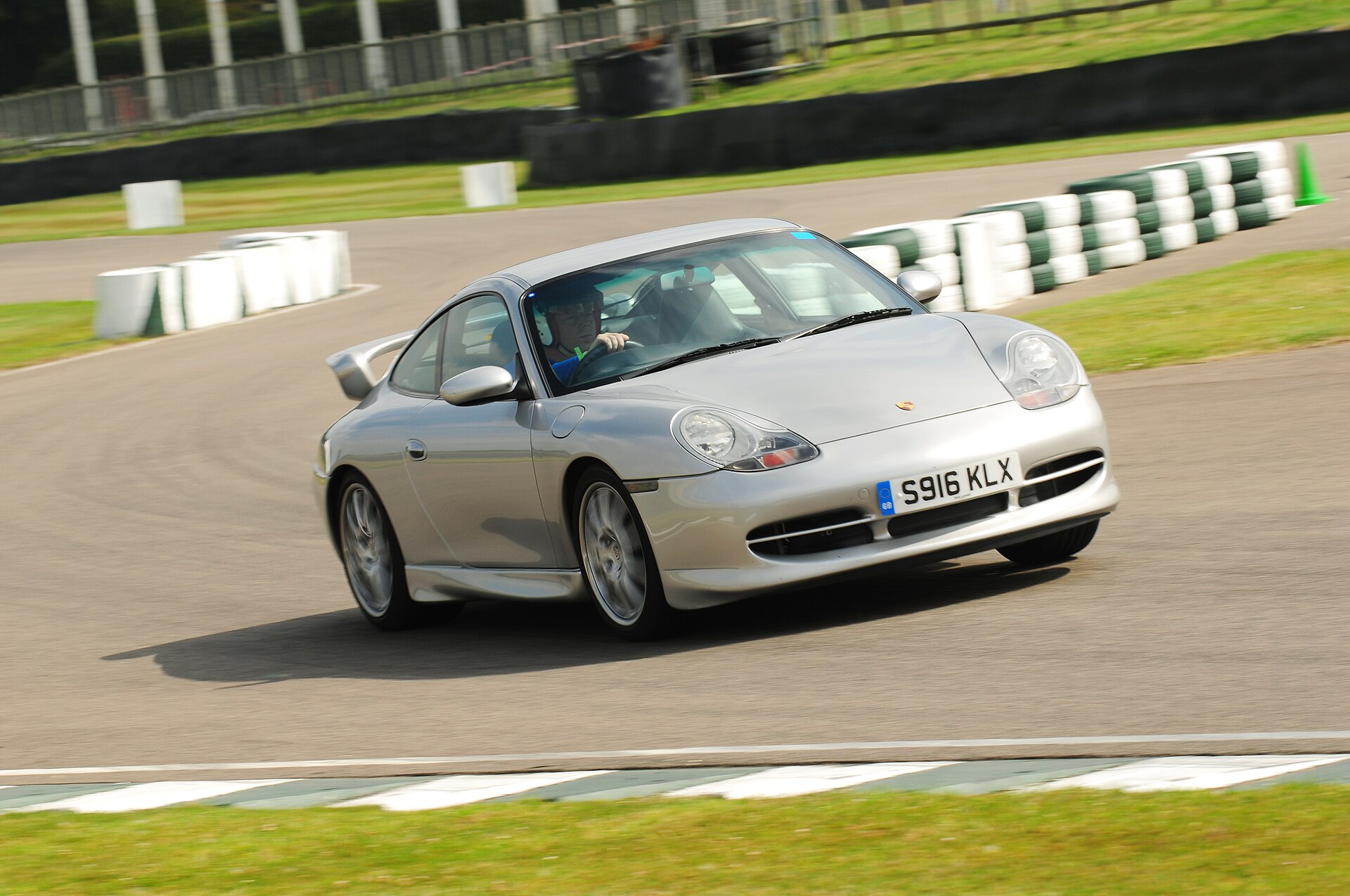 Imagem de referência de Porsche 996, descrito nos dados abertos como 1999-2004 Porsche 911