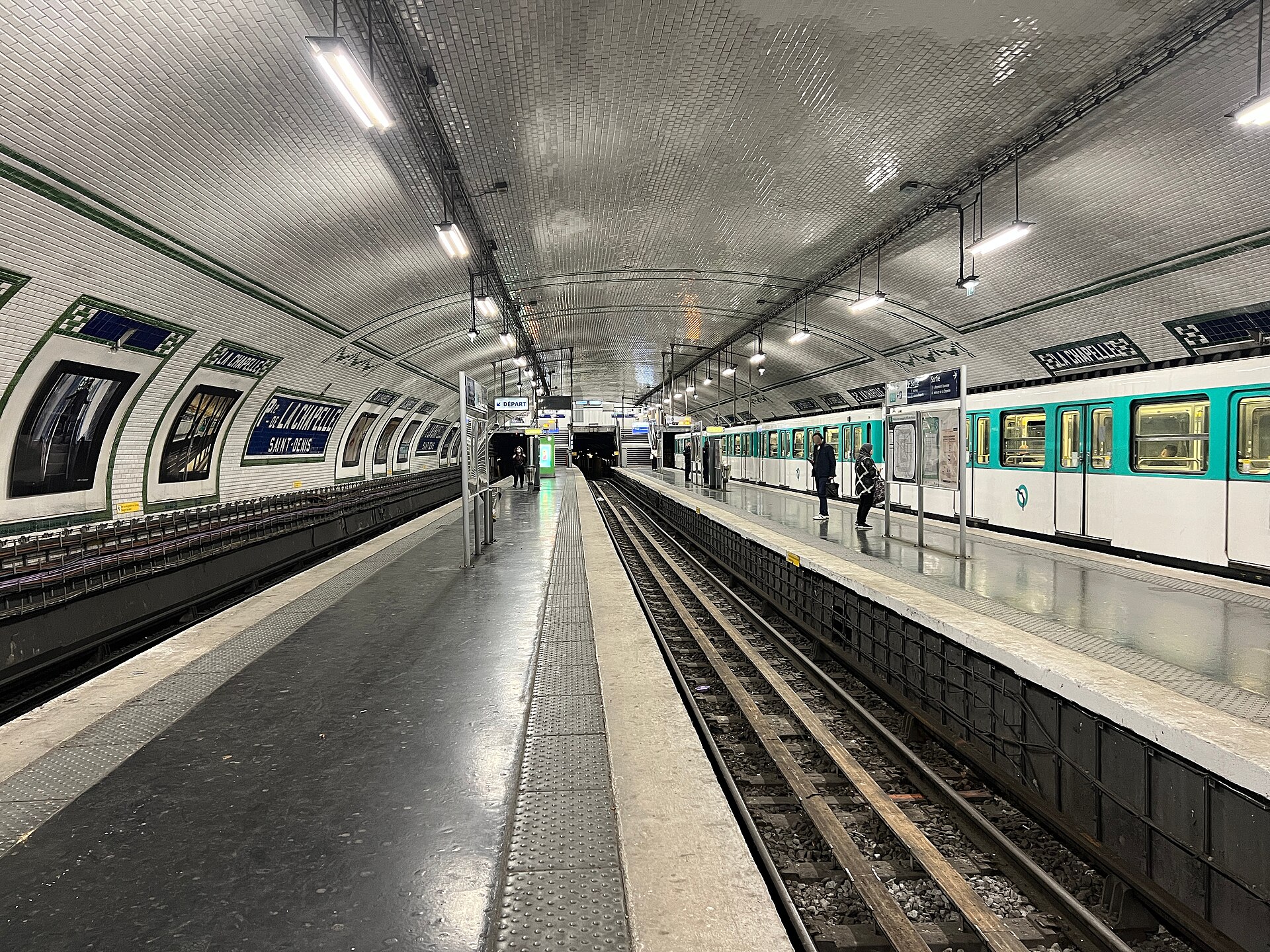Imagem de referência de Porte de la Chapelle, descrito nos dados abertos como estação do Metropolitano de Paris