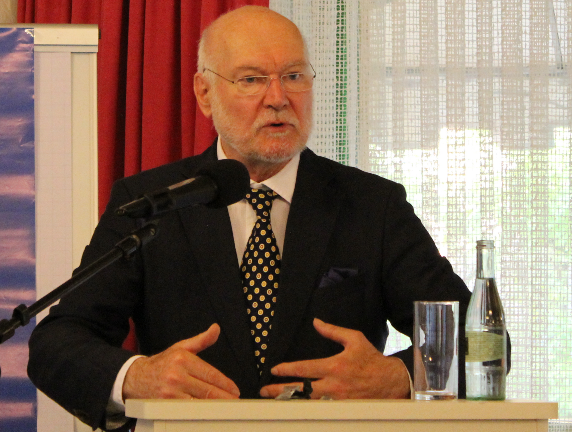 Imagem de referência de Joachim Starbatty, descrito nos dados abertos como professor académico alemão