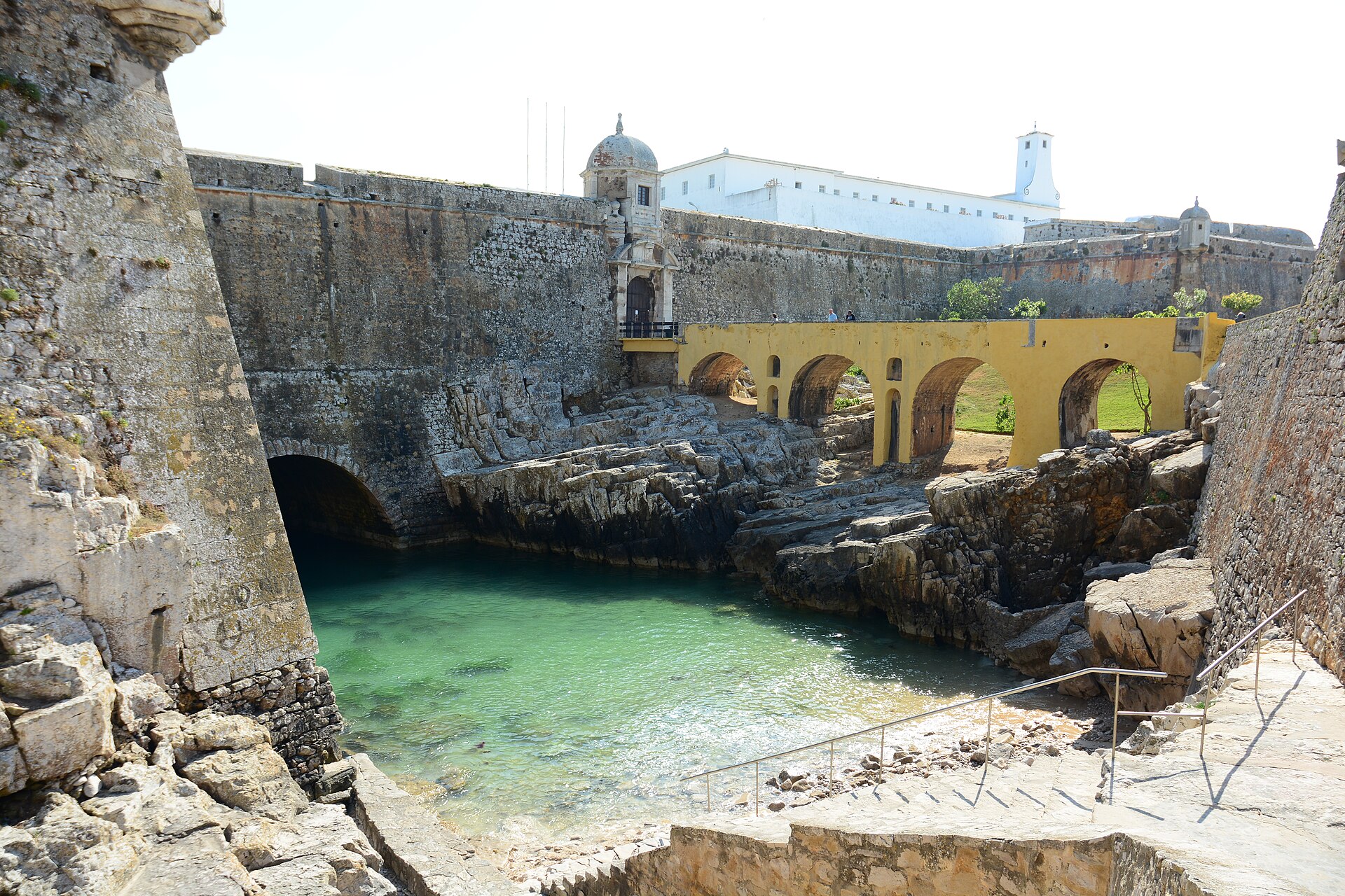 Imagem de referência de Praça-forte de Peniche, descrito nos dados abertos como fortaleza em Peniche