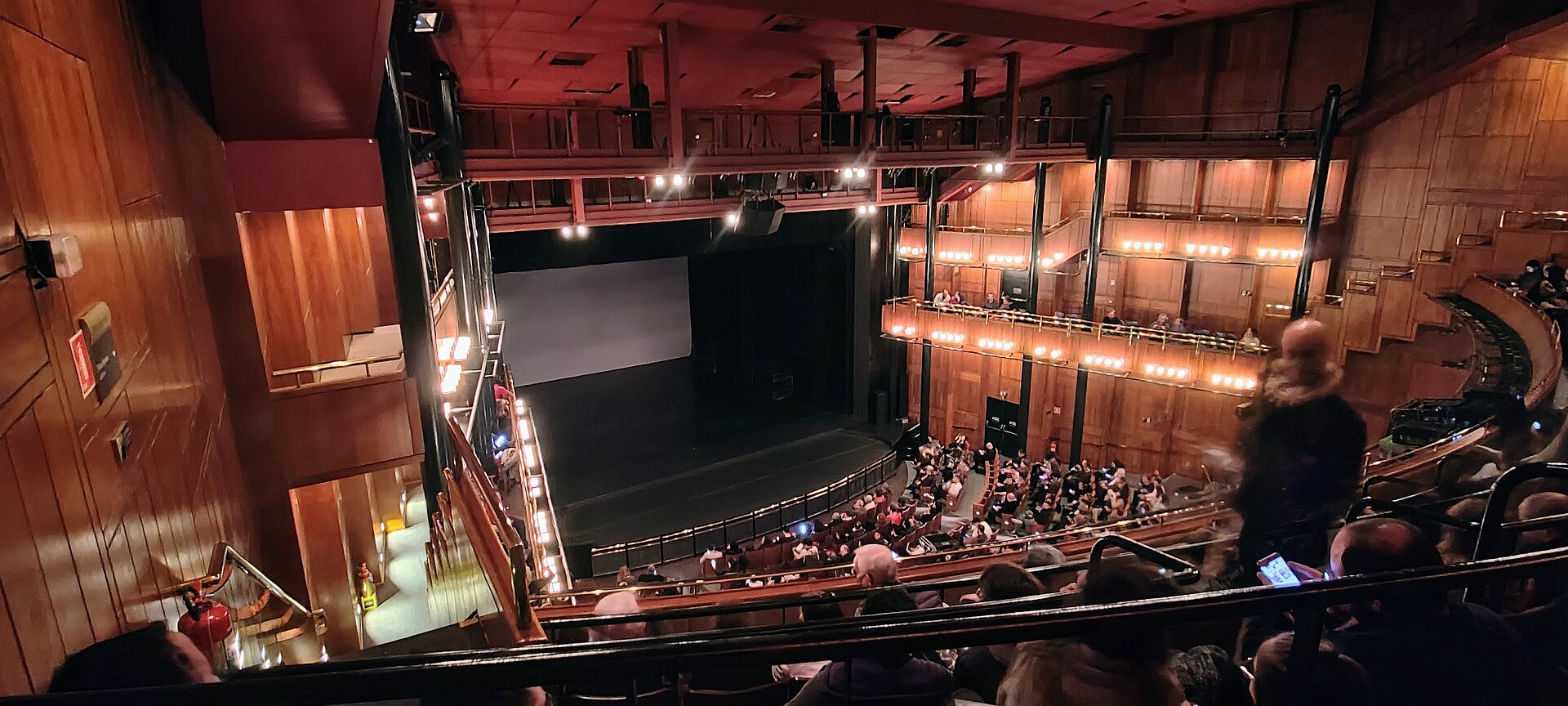 Imagem de referência de Teatro Alfa, descrito nos dados abertos como teatro em Santo Amaro, SP, Brasil