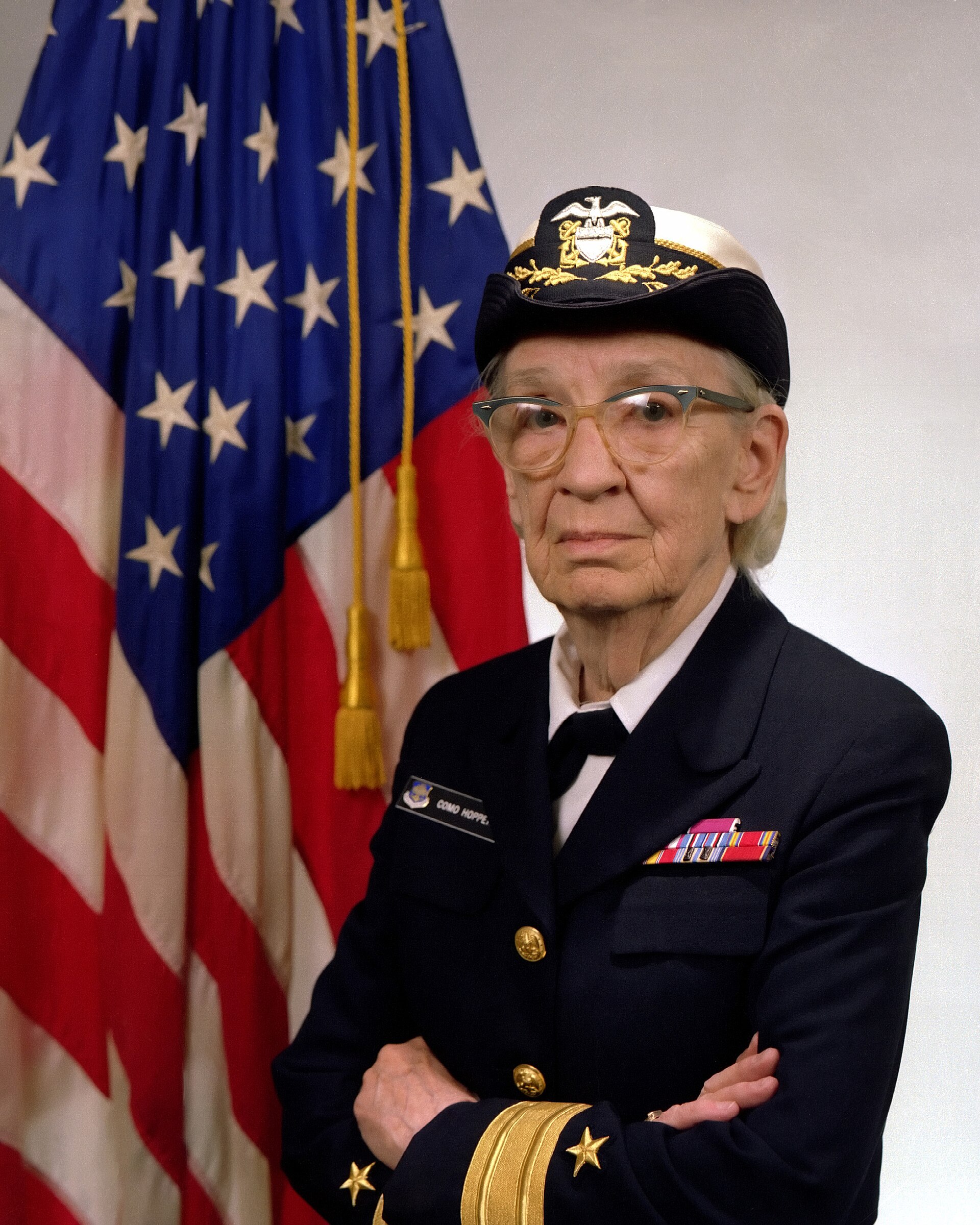 Imagem de referência de Grace Hopper, descrito nos dados abertos como cientista da computação e oficial naval norte-americana (1906-1992)