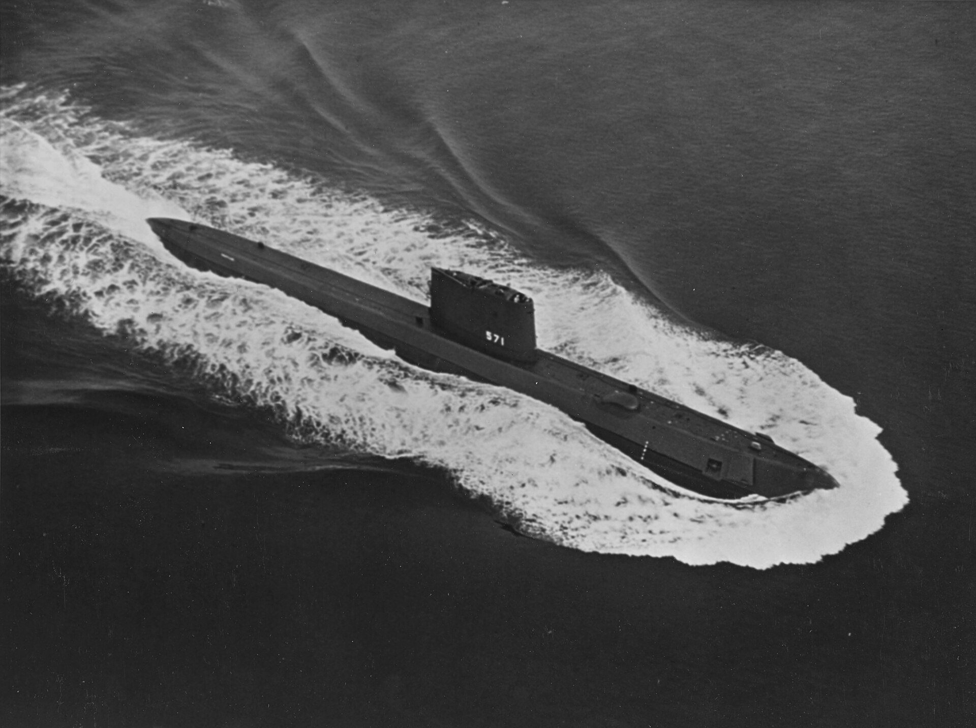 Imagem de referência de USS Nautilus, descrito nos dados abertos como primeiro submarino nuclear