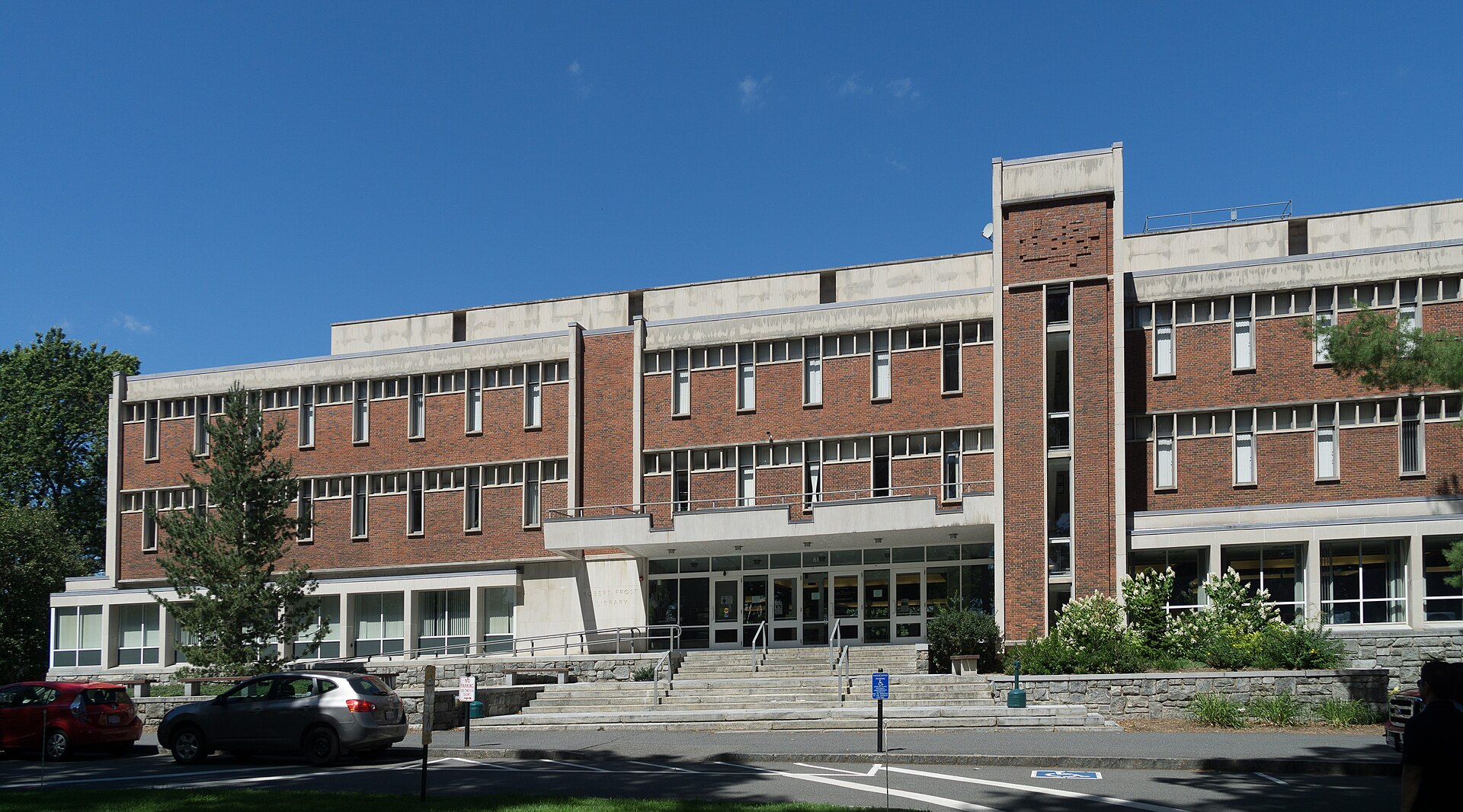 Imagem de referência de Amherst College, descrito nos dados abertos como escola universitária de artes