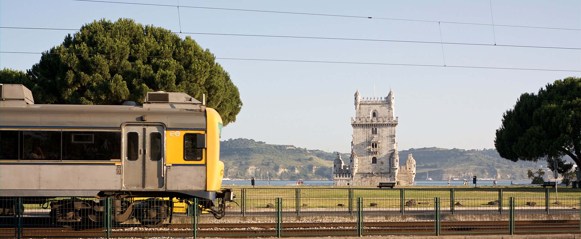 Imagem de referência de Linha de Cascais, descrito nos dados abertos como linha ferroviária em Portugal