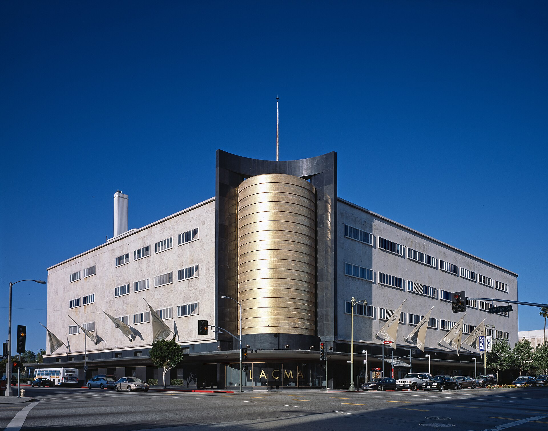 Imagem de referência de Los Angeles County Museum of Art, descrito nos dados abertos como museu de arte em Los Angeles