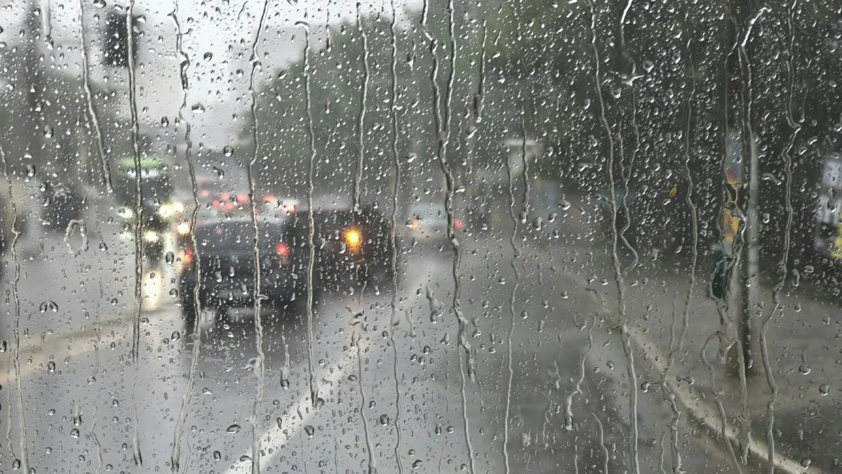 Após 15 alertas na madrugada, Defesa Civil renova aviso para temporal em SP