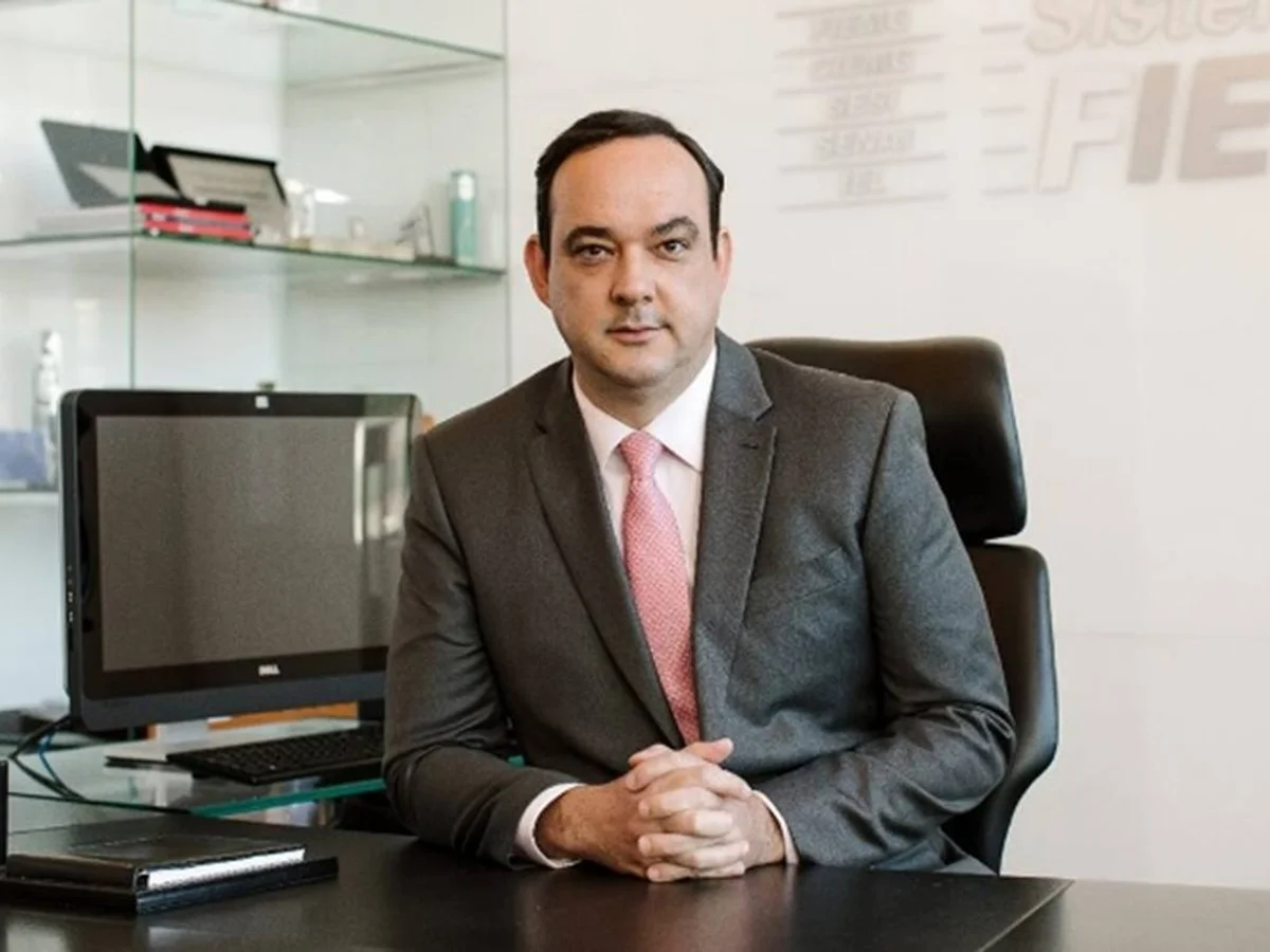 Fim da escala 6x1 ameaça empregos e encarece produtos, diz Fiemg