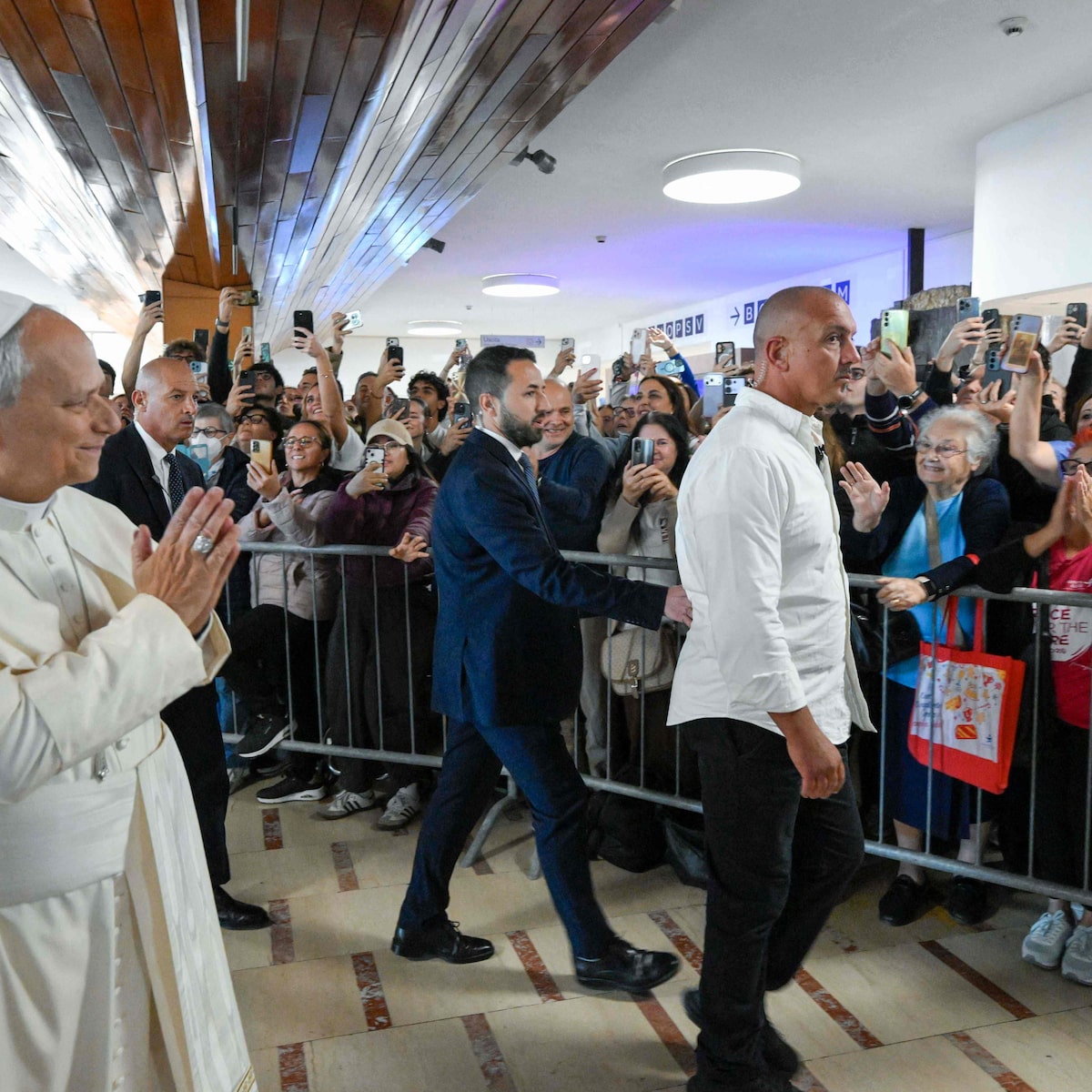Saúde dos papas é tema delicado para o Vaticano; Leão XIV traz transparência sem precedentes