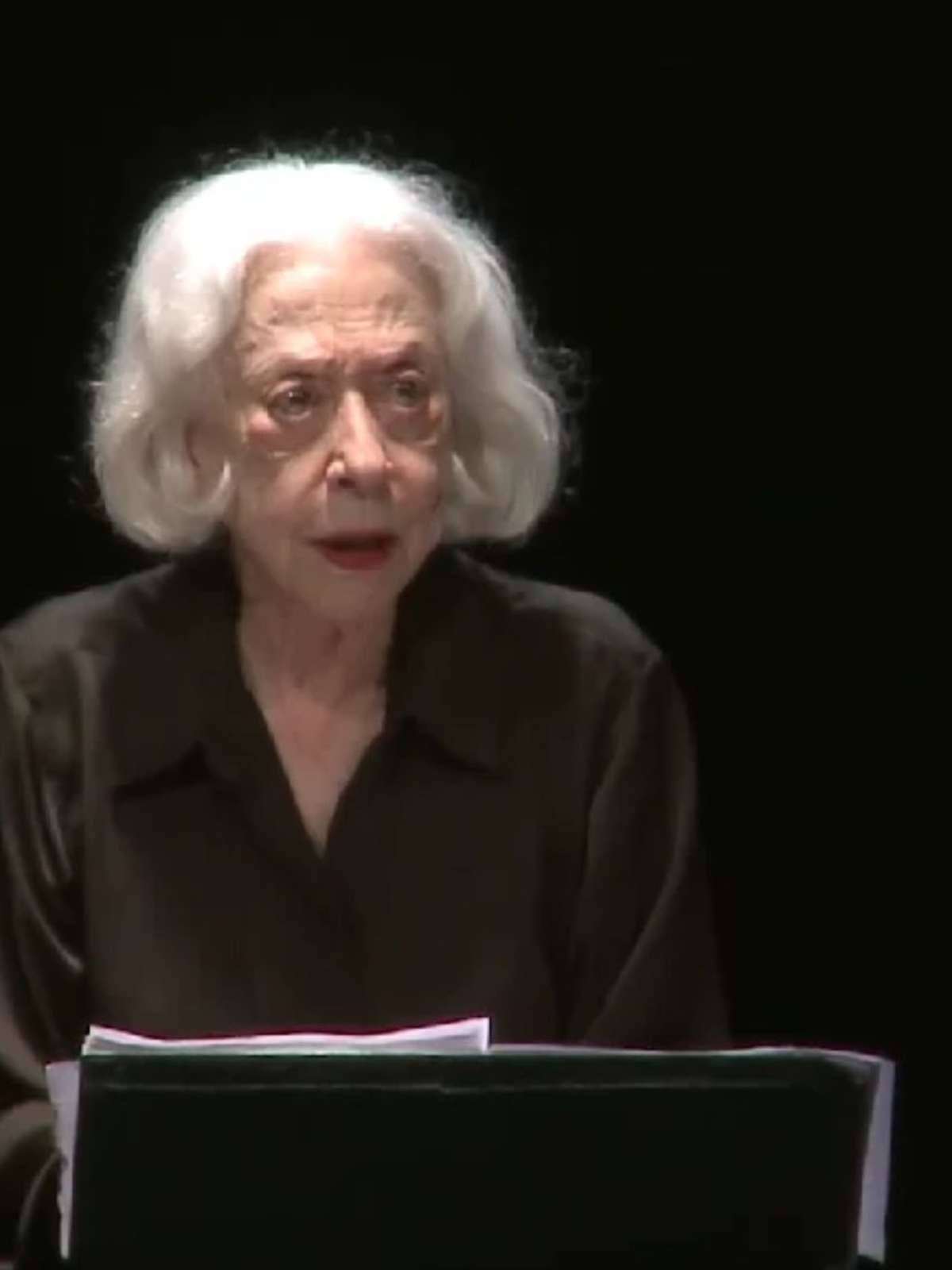 Fernanda Montenegro completa 97 anos; relembre os momentos que marcaram sua carreira