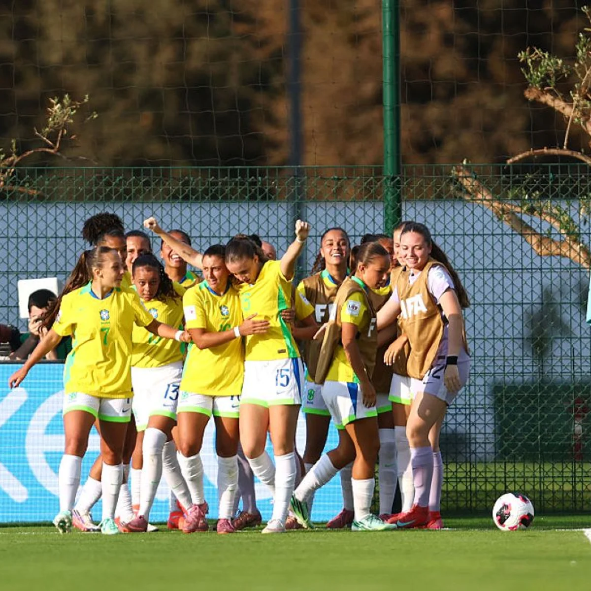 Copa do Mundo Feminina Sub-17: Brasil goleia o Canadá de virada na estreia