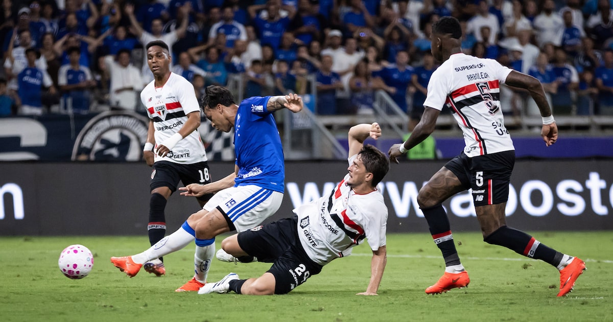 São Paulo repete erros, perde para o Cruzeiro e não mostra perspectiva de melhora no Brasileirão