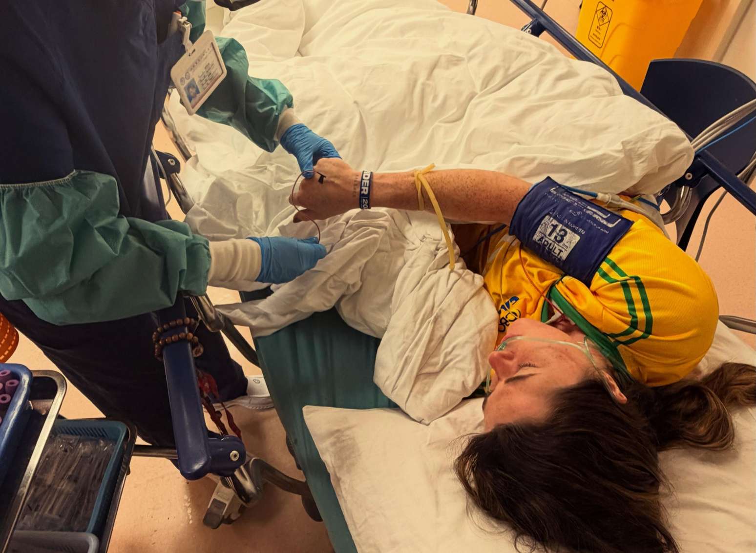 Brasileira cai desacordada ap&oacute;s acidente na Copa do Mundo de Ciclismo BMX