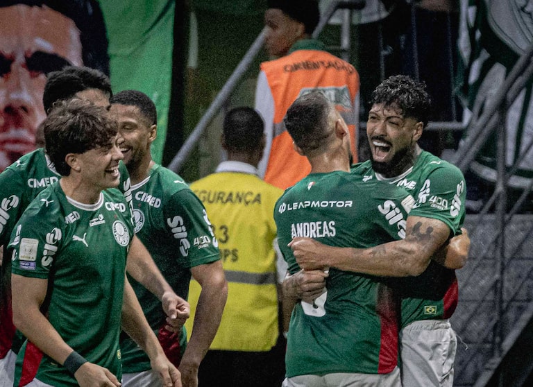 Palmeiras faz 4, atropela o Corinthians e ganha moral para decisão na Libertadores