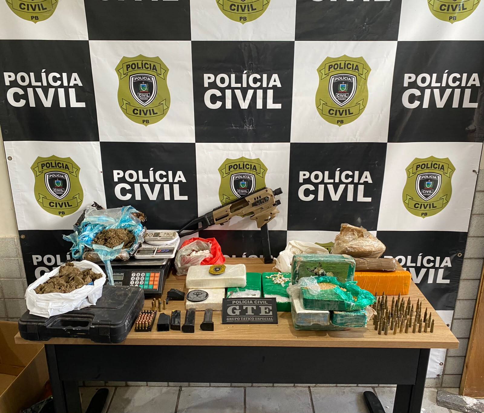 PC desarticula depósito de drogas e munições no bairro do Rosário; prejuízo é de quase R$ 750 mil para o crime