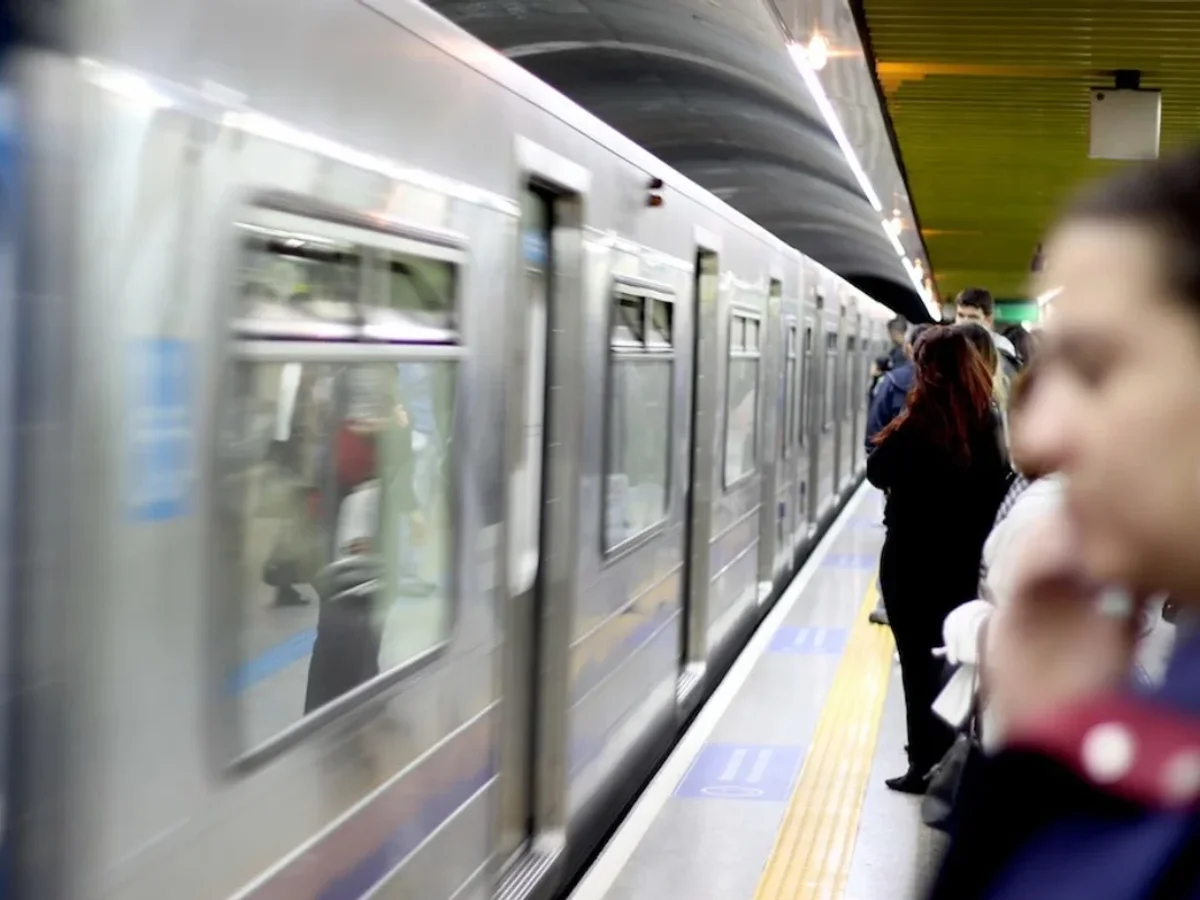 Metrô de SP passa a aceitar Pix nas máquinas de autoatendimento de estações