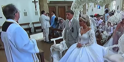 Noiva perde a paciência e grita com convidados em igreja: 'Calem a boca' Foto: Reprodução/TikTok