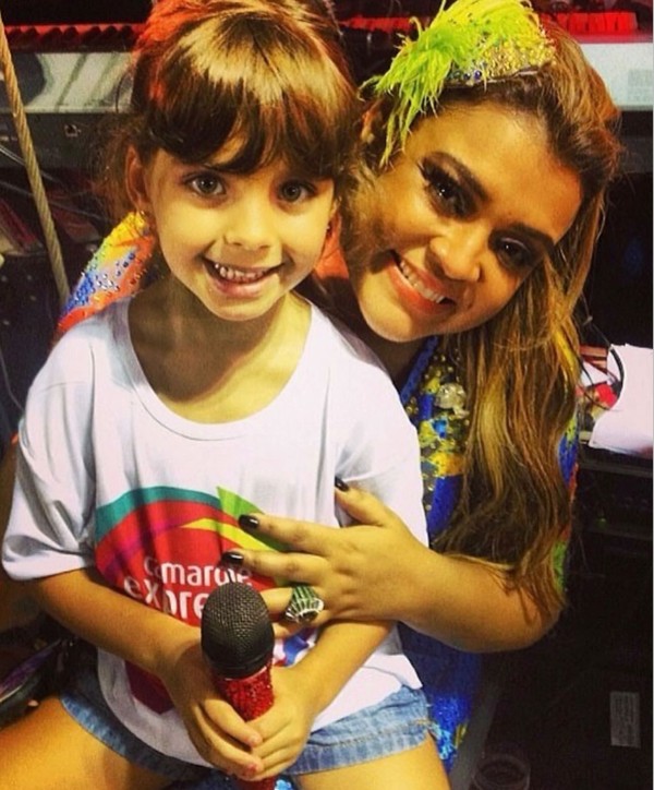 Flor Gil estreia como atriz no musical 'Confissões de Adolescente' e relembra papel de Preta Gil em sua trajetória artística