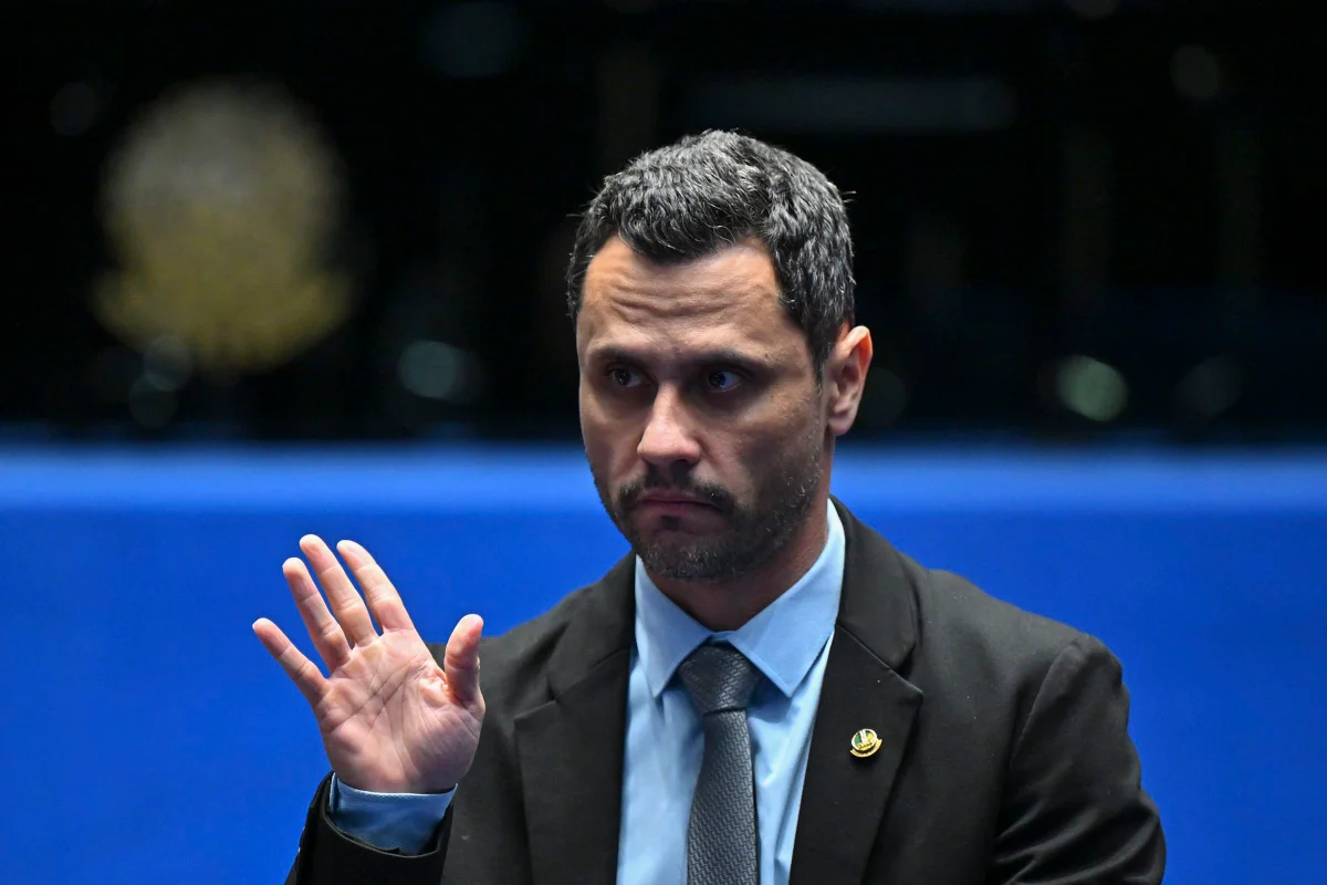 Cleitinho diz em vídeo que Davi marcou a votação da 6x1 a pedido dele
