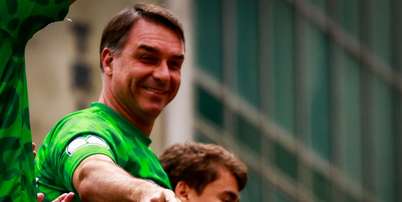 Fl&aacute;vio Bolsonaro (PL) em ato com apoiadores na Avenida Paulista, em S&atilde;o Paulo Foto: Aloisio Maur&iacute;cio/Fotoarena/Estad&atilde;o Conte&uacute;do