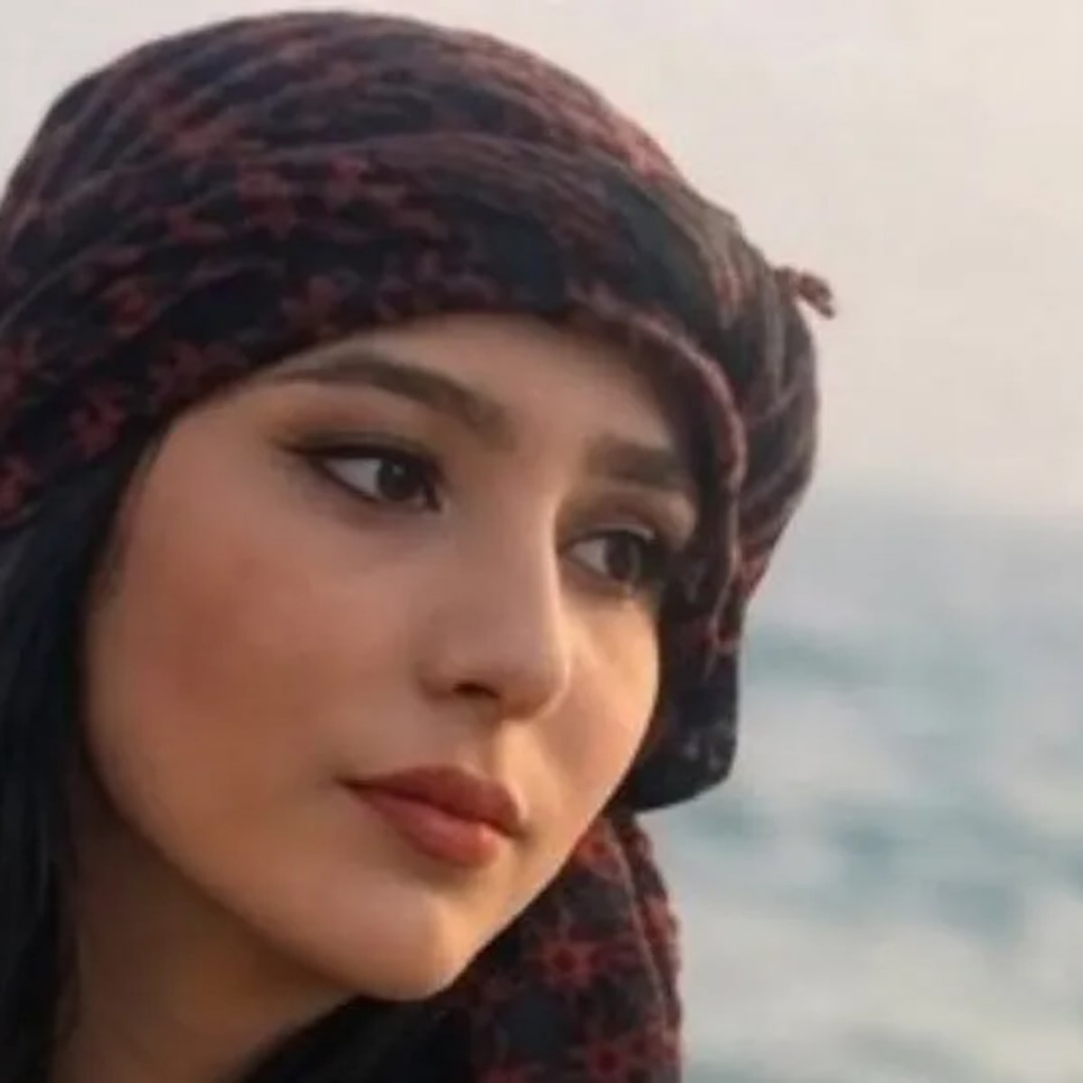Estudante iraniana é condenada à morte por blasfêmia em post nas redes sociais