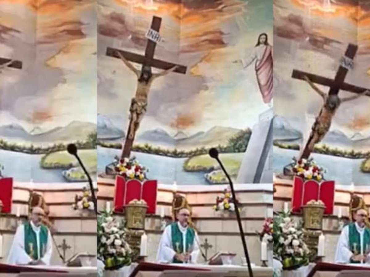 Padre morre após ser atingido por cruz em missa transmitida ao vivo
