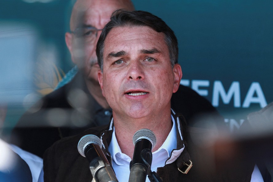 O que Flávio Bolsonaro fez em 7 anos como senador? Saiba o que ele apresentou e aprovou