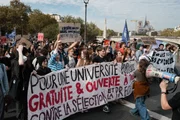 França suspende uso de bombas de efeito moral por policiais em protestos