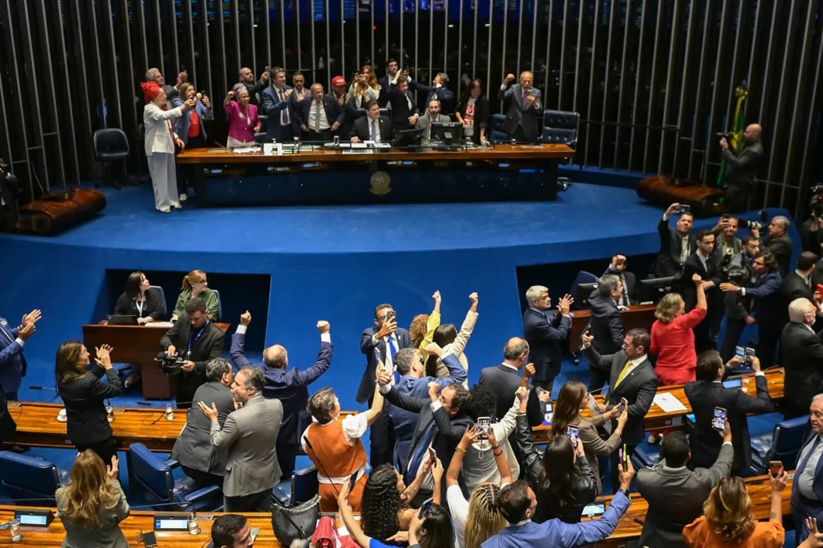 O Senado Federal aprovou, em 1⁰ e 2⁰ turno, a Proposta de Emenda à Constituição (PEC) que prevê o fim da escala de trabalho 6x1.