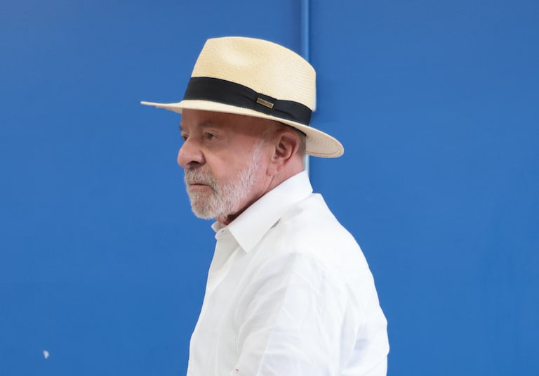 Lula volta a cobrar Flávio sobre fim da escala 6x1: ‘Bota sua bancada para votar, para de lorota’