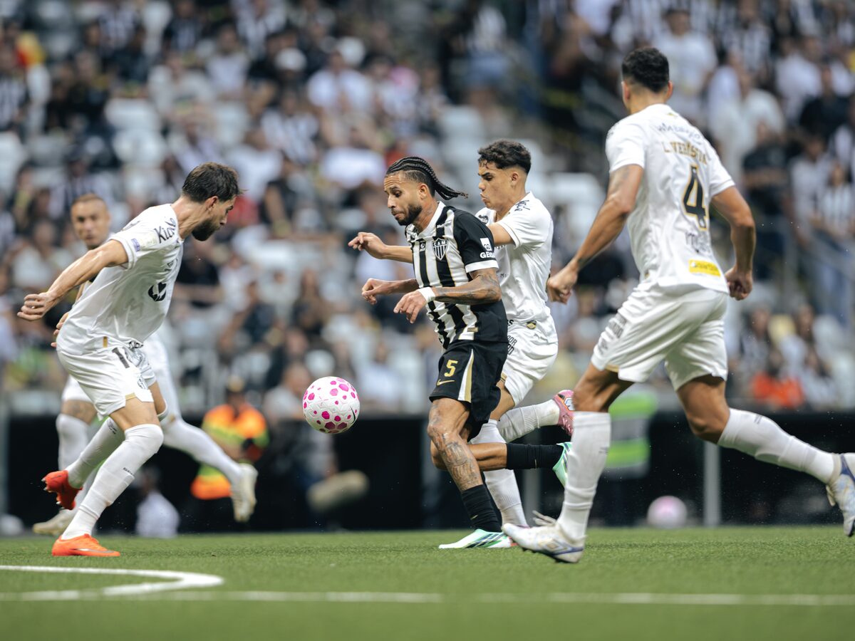 Santos leva virada aos 51 minutos, perde invencibilidade e mantém tabu contra o Atlético-MG