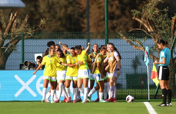 Copa do Mundo Feminina Sub-17: Brasil goleia o Canadá de virada na estreia