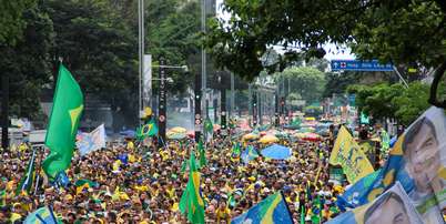 Manifesta&ccedil;&atilde;o em apoio a Fl&aacute;vio Bolsonaro neste domingo, 18, na Av. Paulista, em S&atilde;o Paulo Foto: CESAR CONVENTI/FOTOARENA/ESTAD&Atilde;O CONTE&Uacute;DO