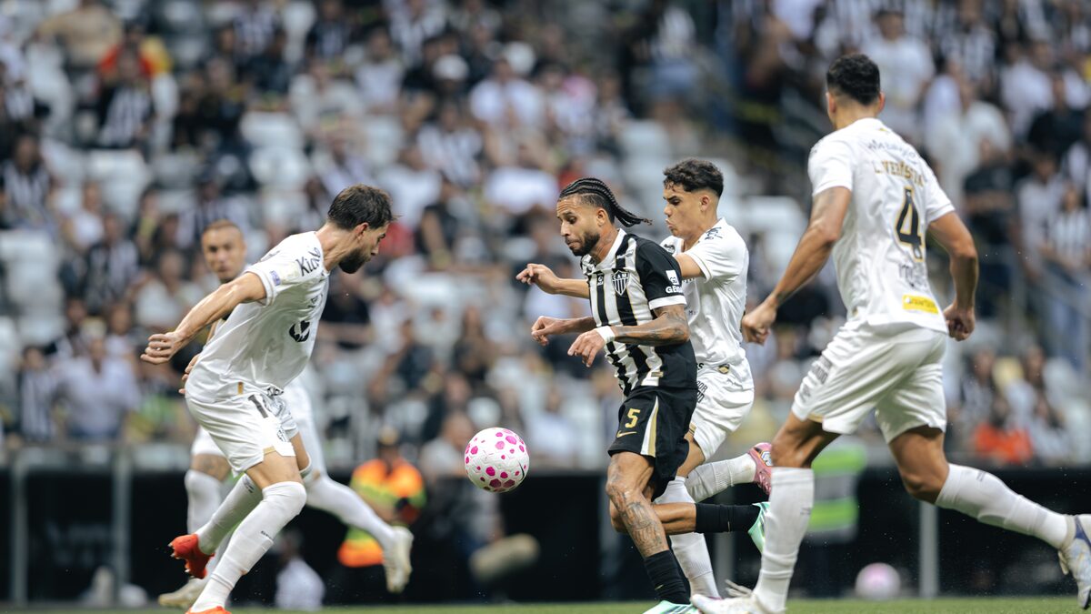 Santos leva virada aos 51 minutos, perde invencibilidade e mantém tabu contra o Atlético-MG
